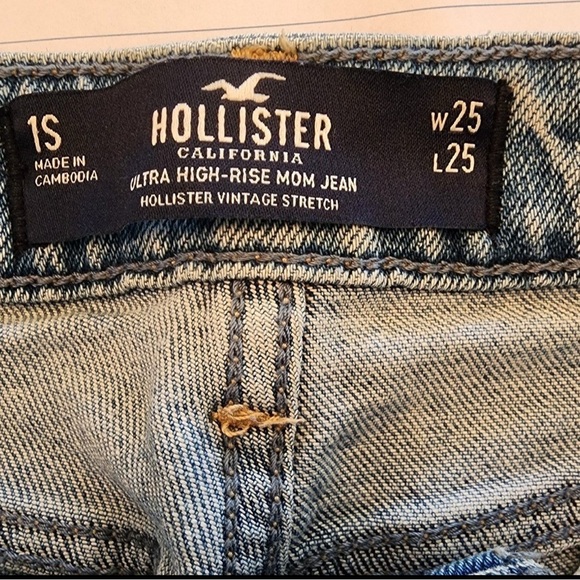 Hollister ultra high rise mom jeans size 1 short - Picture 3 of 3